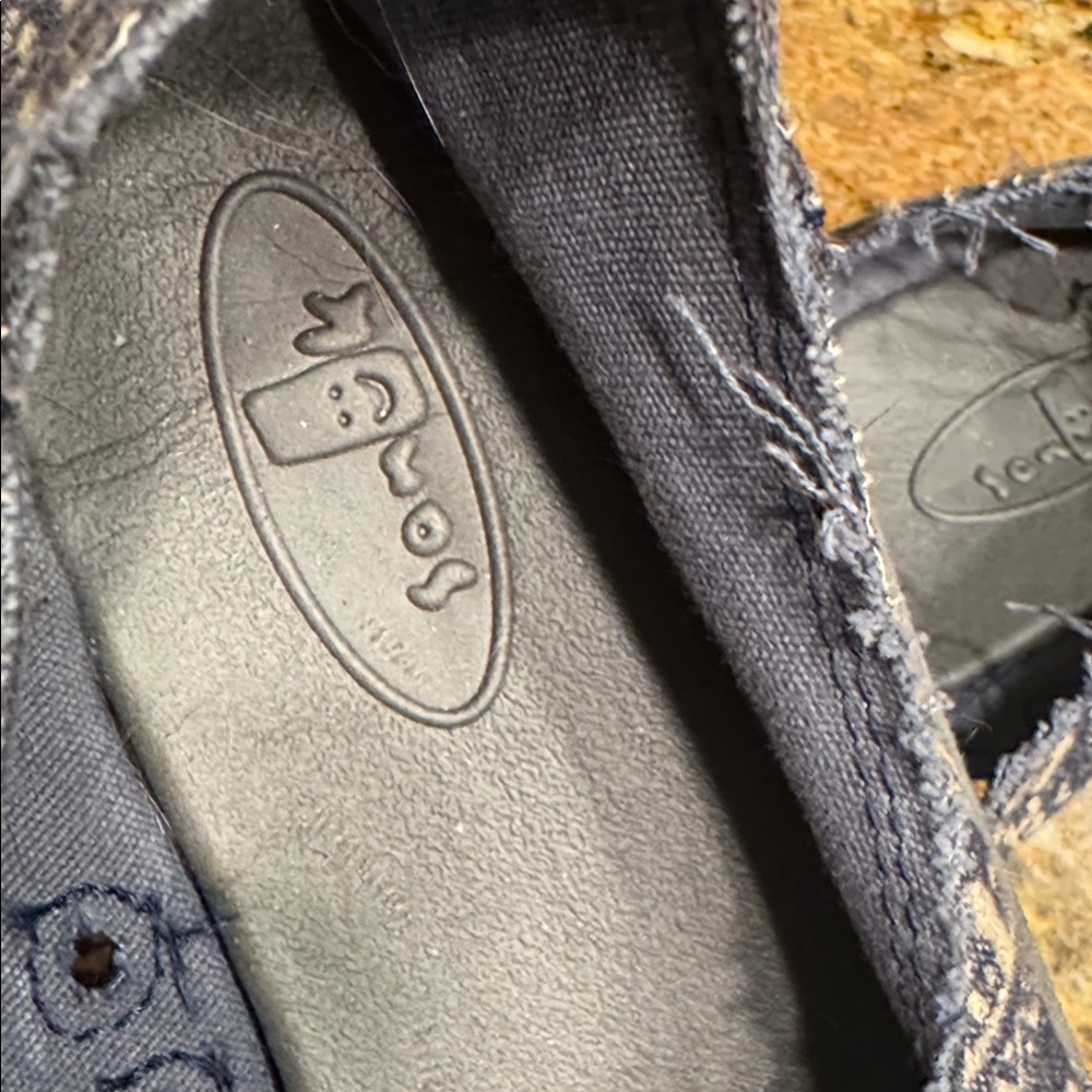 Sanuk Blue Mosiac Slip Ons 8 - Picture 2 of 5